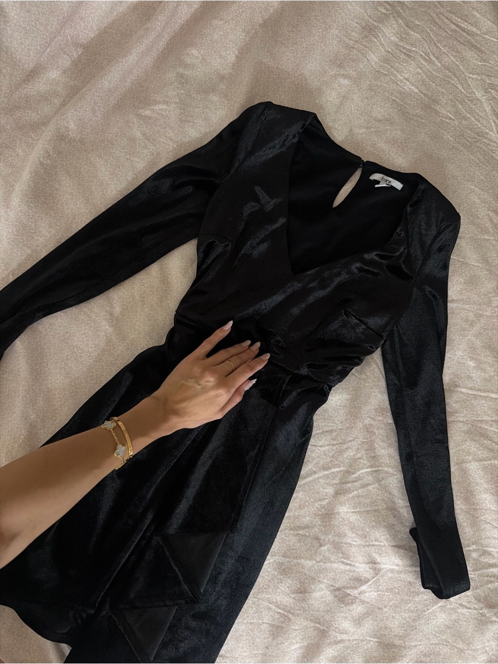 Women's Black Long-Sleeve V-Neck Dress